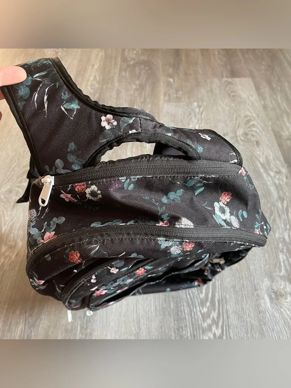 Dakine Prom 25L Flora  Backpack. Holds 14” Laptop Insulated Pocket Floral